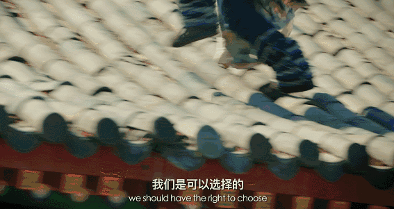 烈火对决激情四射，球场硝烟弥漫成焦点